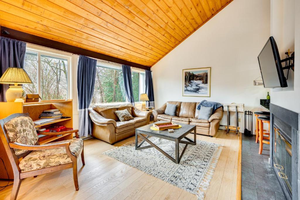 Φωτογραφία από το άλμπουμ του Pet-Friendly Loon Mountain Condo with Deck and Grill! σε Λίνκολν