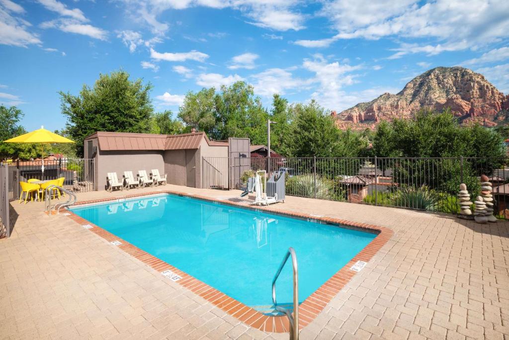 Bazén v ubytování Aiden by Best Western Sedona nebo v jeho okolí