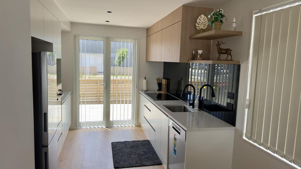 Stylish New & Cosy 3-Bedroom Entire Home in Auckland, Free Parking - Perfect for Your Next Getaway! - Resim 4