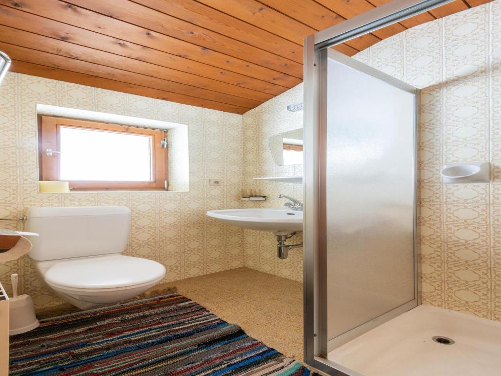 Koupelna v ubytování Holiday home Ginin Ramsau in Zillertal