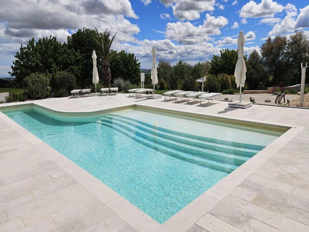 Kolam renang di atau dekat dengan Manor in Marche with Pool and Adriatic Views