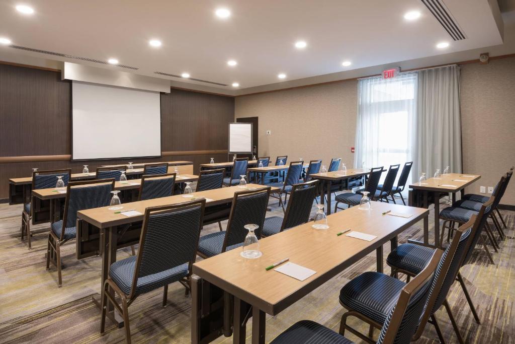 Courtyard by Marriott Toronto Vaughan, Vaughan (updated prices 2025)