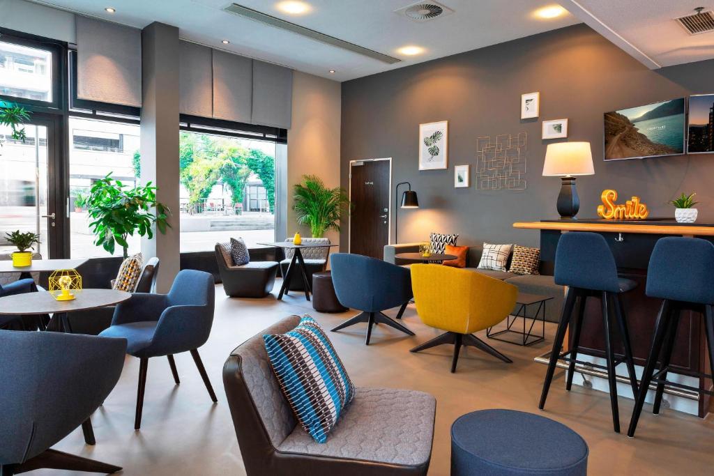 Posezení v ubytování Courtyard by Marriott Zurich North