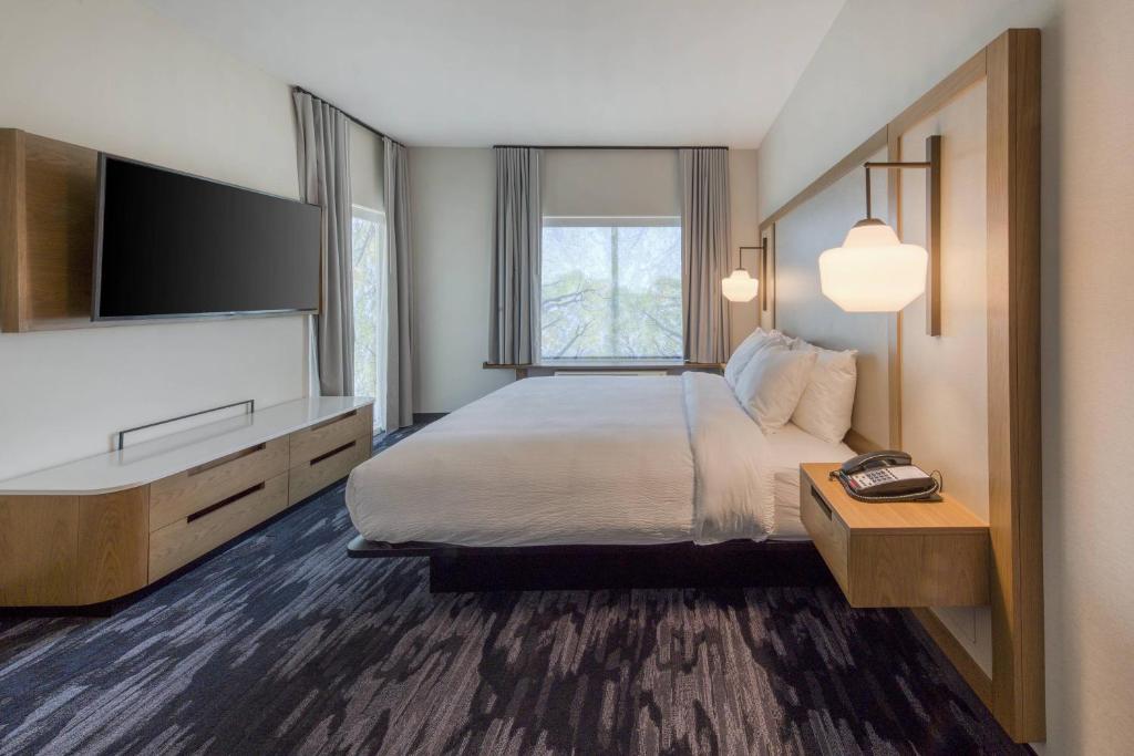 Fairfield Inn & Suites by Marriott Charlotte Belmont photo