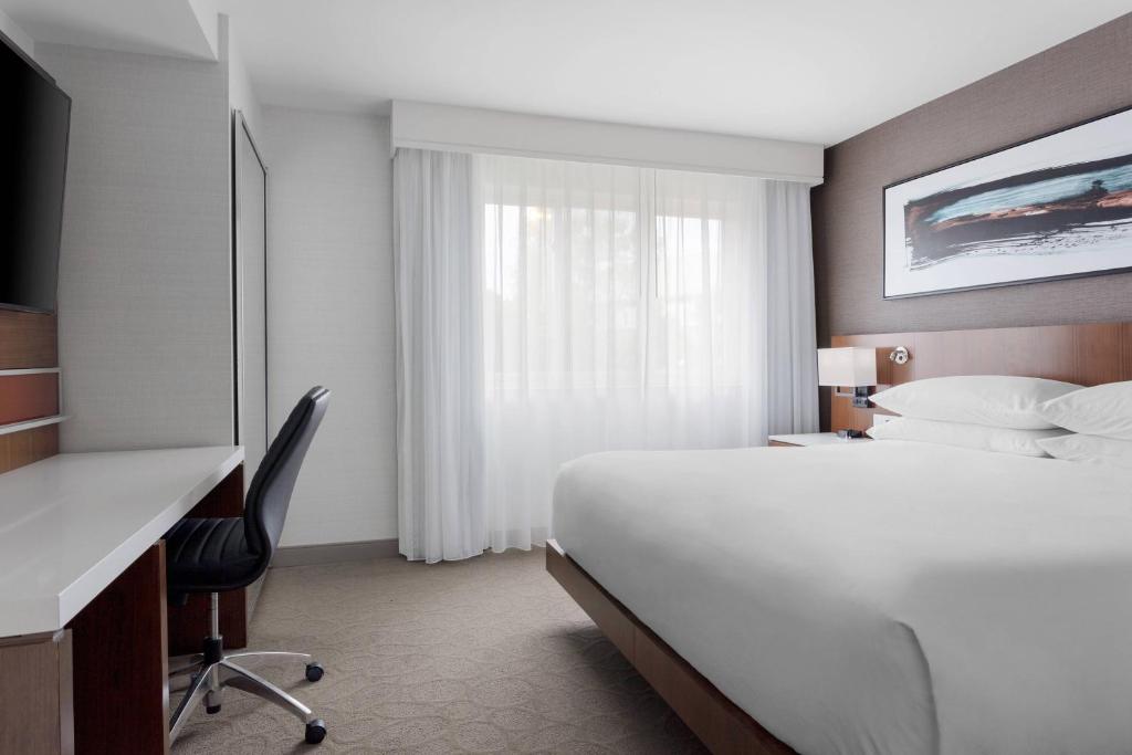 Delta Hotels by Marriott Burlington - Suite