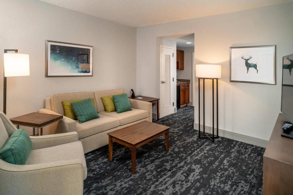 Delta Hotels by Marriott Huntington Mall - Suite Executive, 2 Letti Queen, Divano Letto