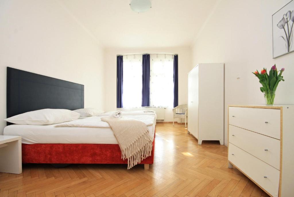 Postel nebo postele na pokoji v ubytování Prague Central Residence