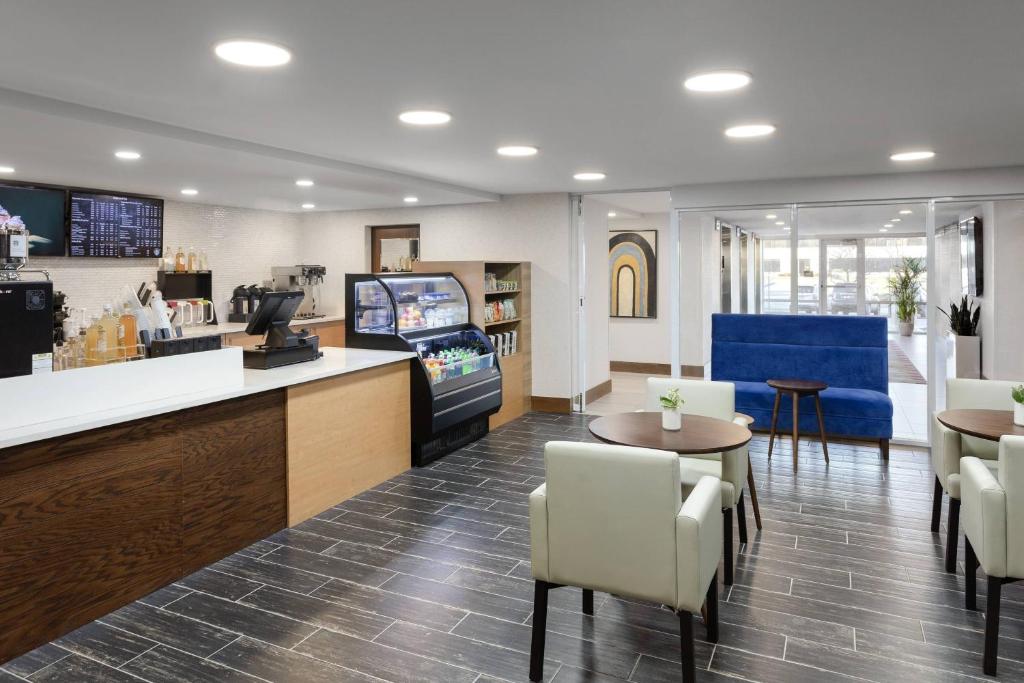 Delta Hotels by Marriott Indianapolis Airport photo