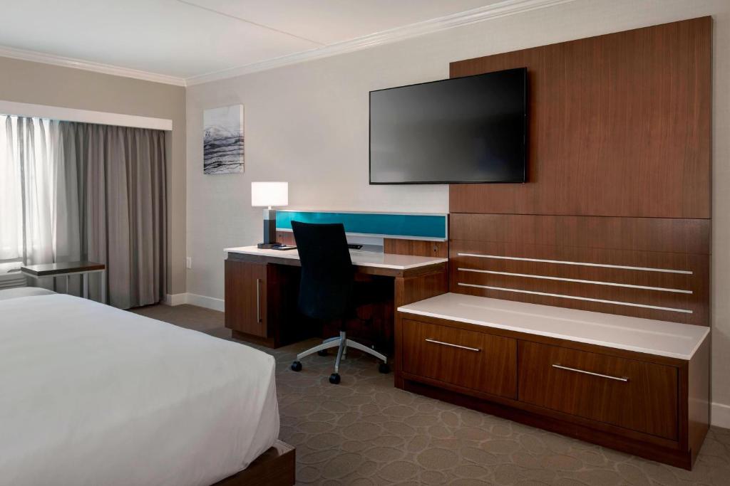 Postel nebo postele na pokoji v ubytování Delta Hotels by Marriott Basking Ridge
