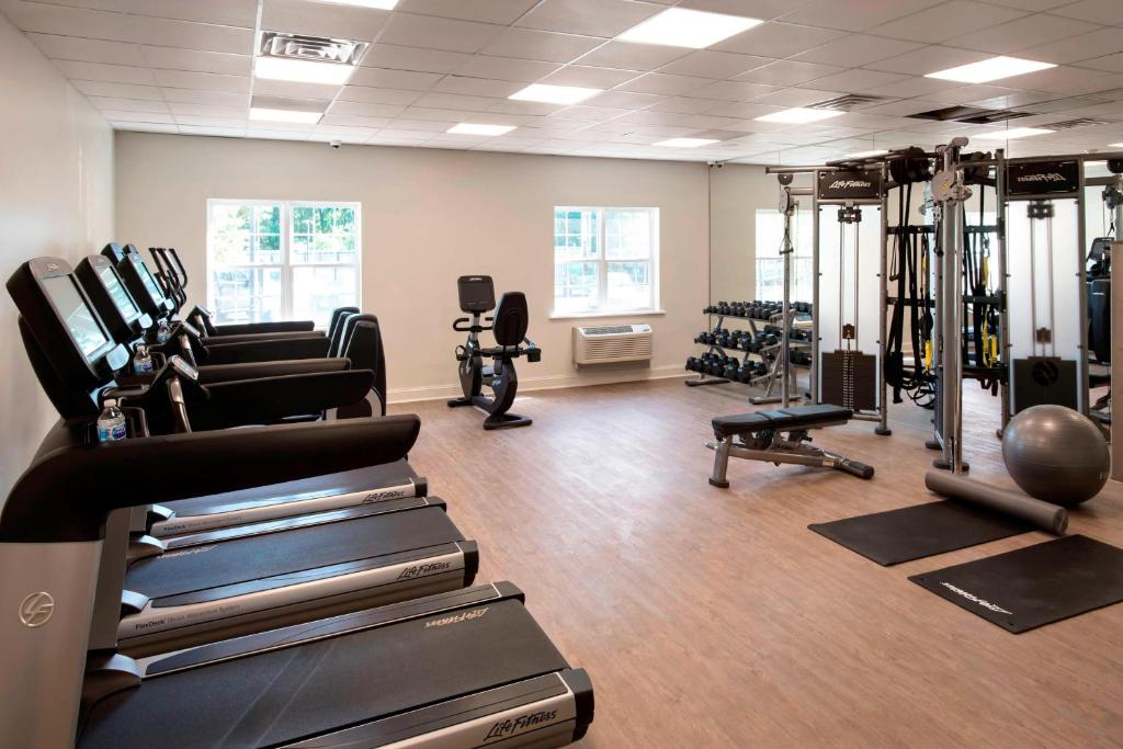 Fitness centrum a/nebo fitness zařízení v ubytování Delta Hotels by Marriott Basking Ridge