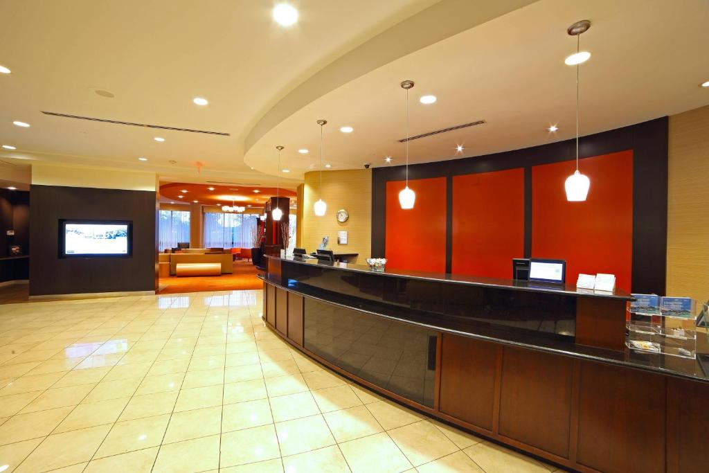 Vstupní hala nebo recepce v ubytování Courtyard by Marriott Mississauga-Airport Corporate Centre West
