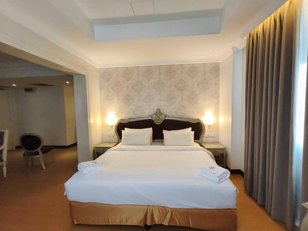 Postel nebo postele na pokoji v ubytování RC Hotel Melaka