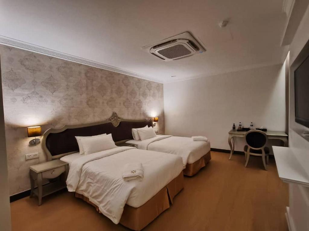 Postel nebo postele na pokoji v ubytování RC Hotel Melaka
