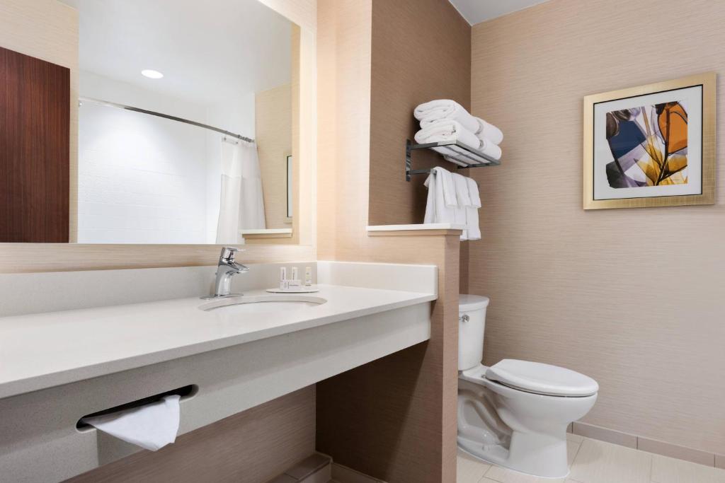 Fairfield Inn & Suites by Marriott Charlottesville Downtown/University Area photo