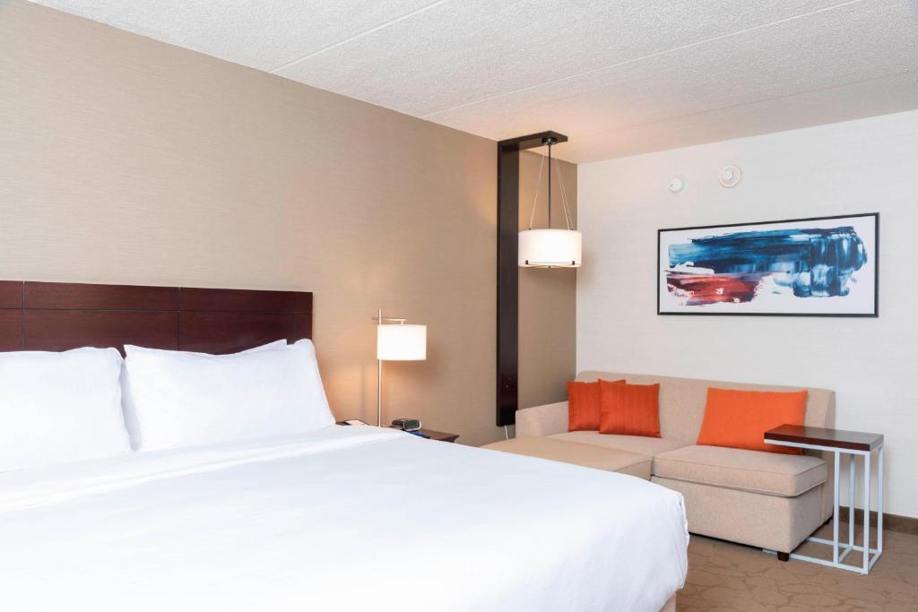 Delta Hotels by Marriott Kalamazoo Conference Center photo