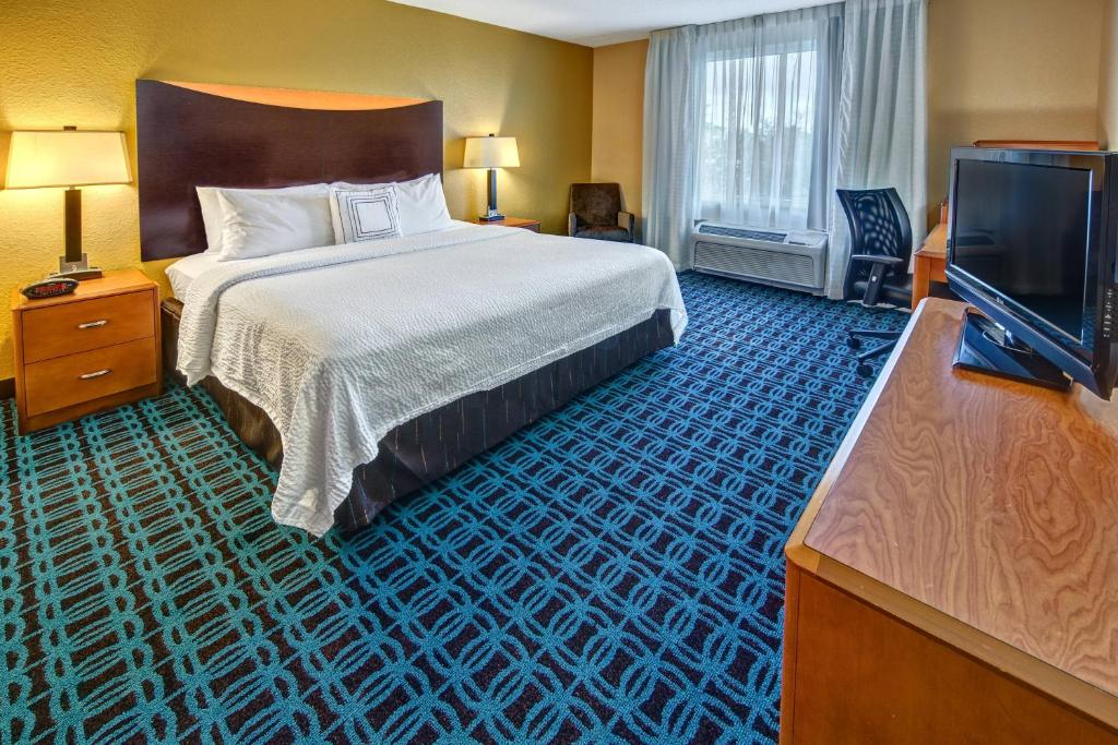 Fairfield Inn and Suites by Marriott Naples photo