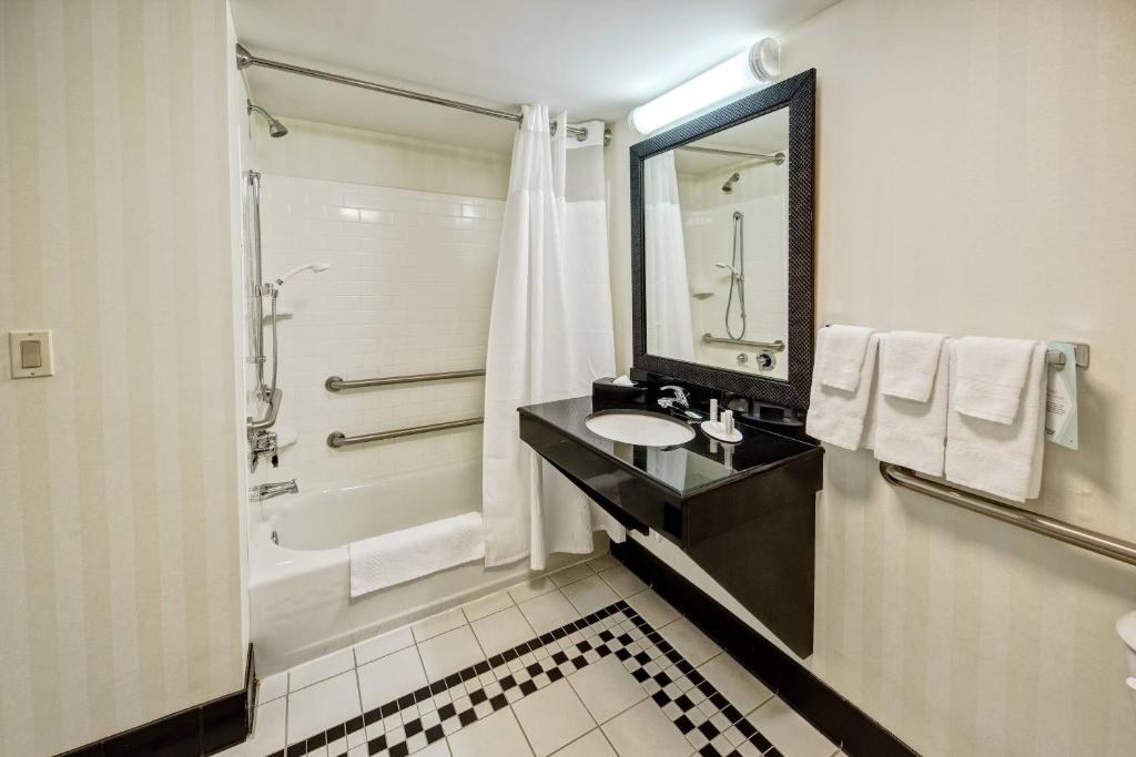 Fairfield Inn and Suites by Marriott Naples photo