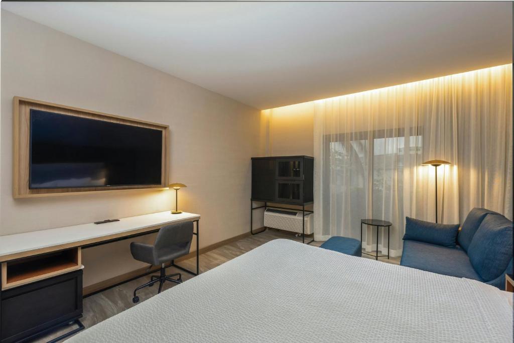 Courtyard by Marriott San Jose Escazu - Deluxe Kamer Met Kingsize Bed