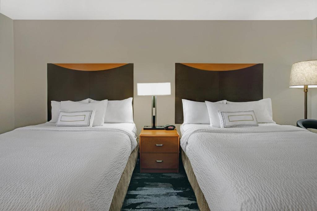 Fairfield Inn and Suites Carlsbad - Queen Room With Two Queen Beds