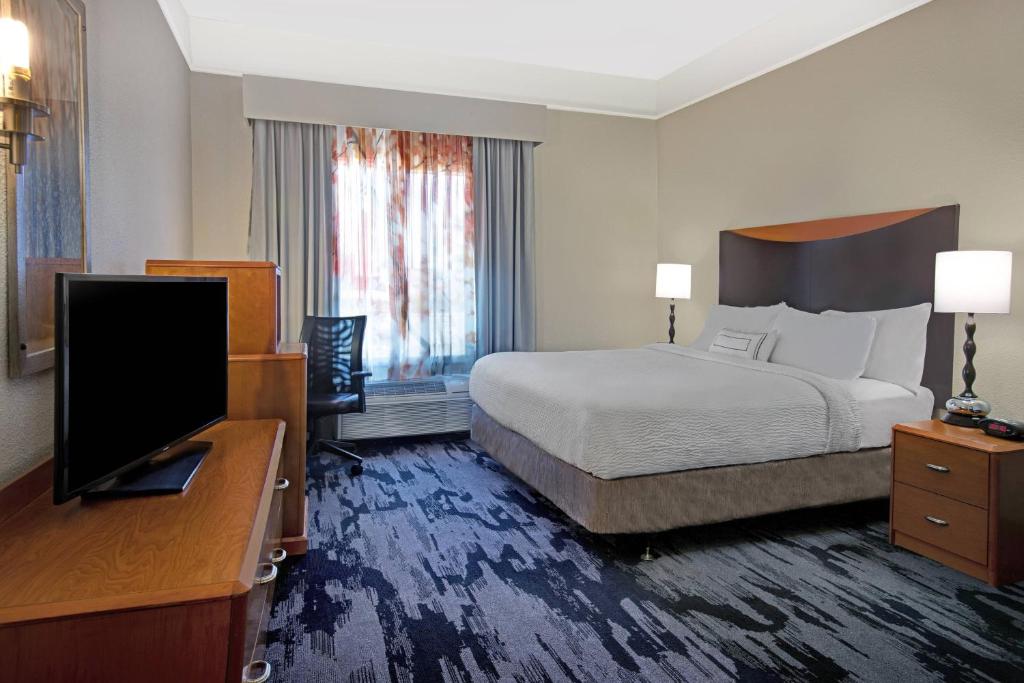 Fairfield Inn and Suites Carlsbad - King Room