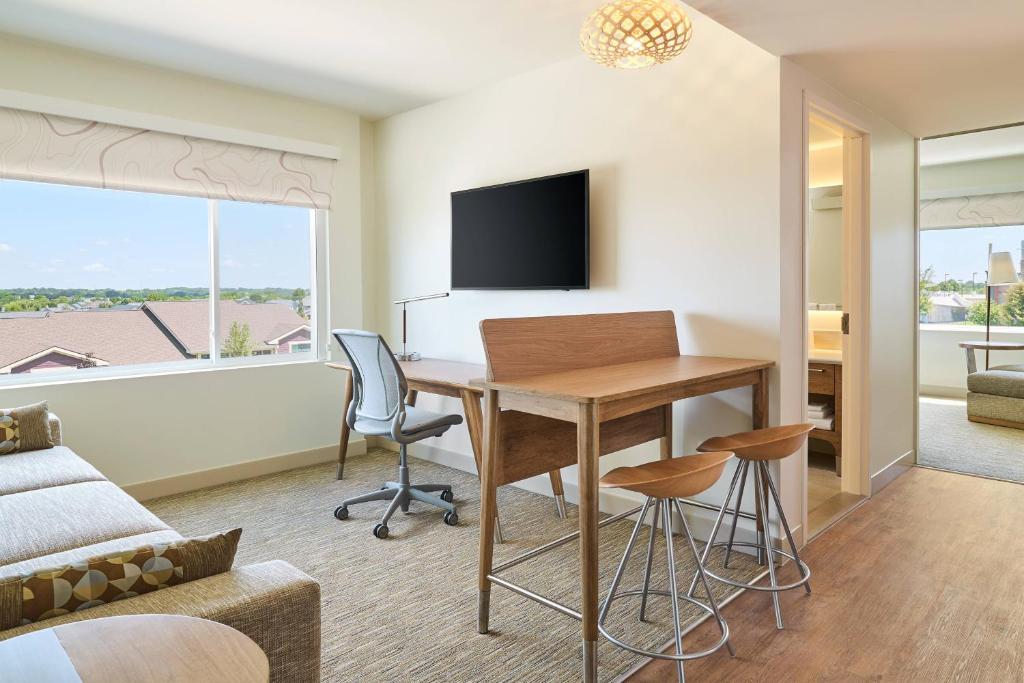 Element West Des Moines - Executive Suite, Executive Suite, 1 King, Sofa Bed