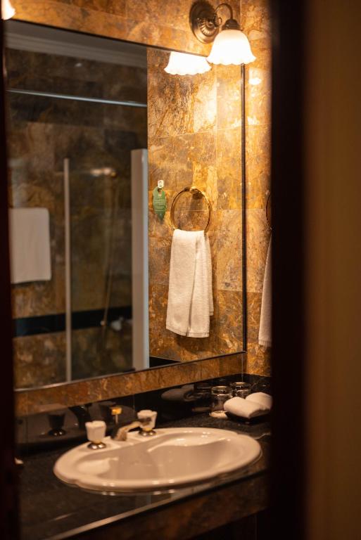 Suite Grand Executive Có Giường Cỡ King Nhìn Ra Thành Phố Hoặc Ban Công