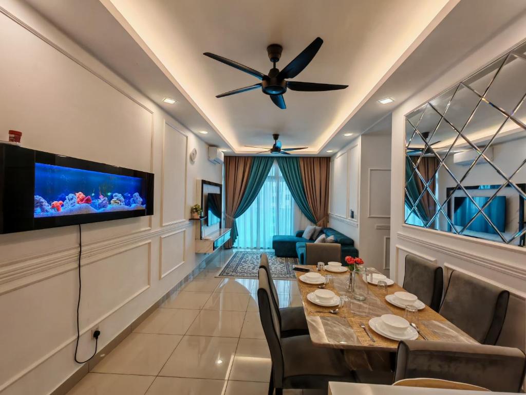 TV a/nebo společenská místnost v ubytování Near MMHE - 3 Bedrooms Homestay Meridin Bayvue Pasir Gudang