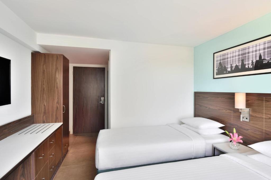 Postel nebo postele na pokoji v ubytování Fairfield by Marriott Chennai OMR