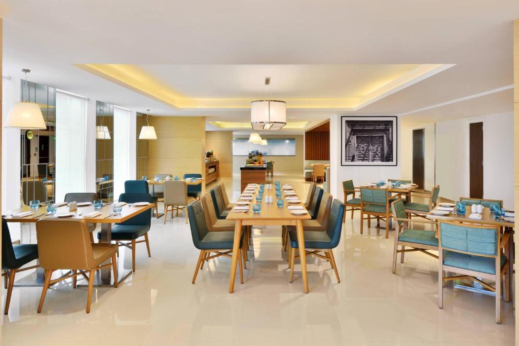 Posezení v ubytování Fairfield by Marriott Chennai OMR