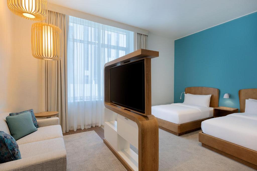 Postel nebo postele na pokoji v ubytování Element Al Mina, Dubai Jumeirah