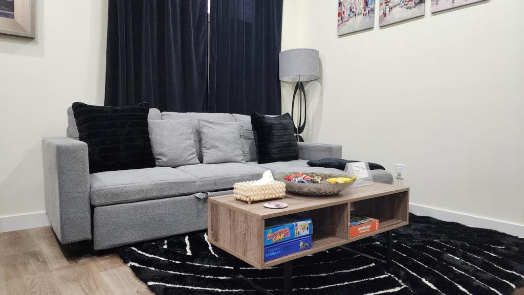 Setusvæði á Charming Oasis Tranquil Suite 8 min Airport, AC