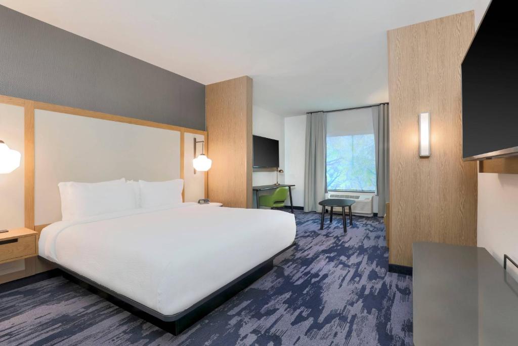 Fairfield by Marriott Inn & Suites Cape Coral North Fort Myers - Suite King Ejecutiva Con Sofá Cama