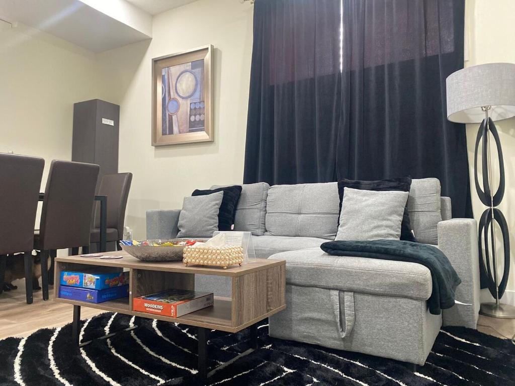 Setusvæði á Charming Oasis Tranquil Suite 8 min Airport, AC