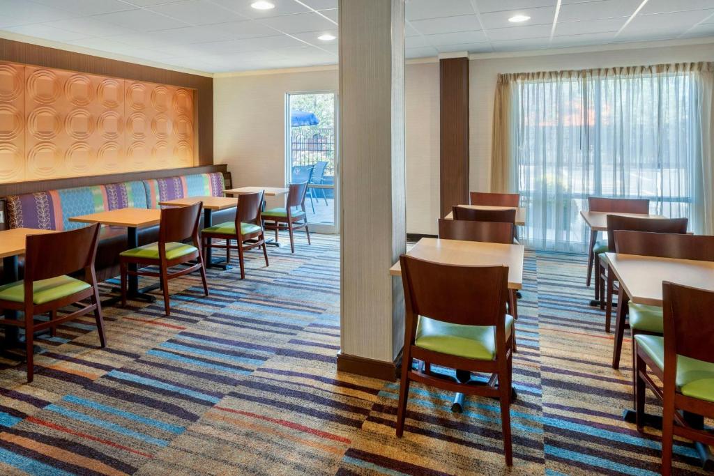 Posezení v ubytování Fairfield Inn & Suites by Marriott Dover
