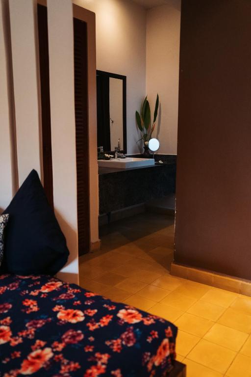 Postel nebo postele na pokoji v ubytování Battambang Resort