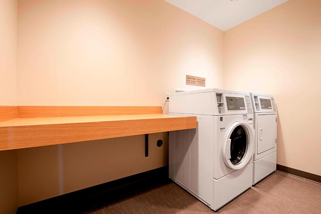Fairfield Inn & Suites By Marriott Duluth Waterfront photo