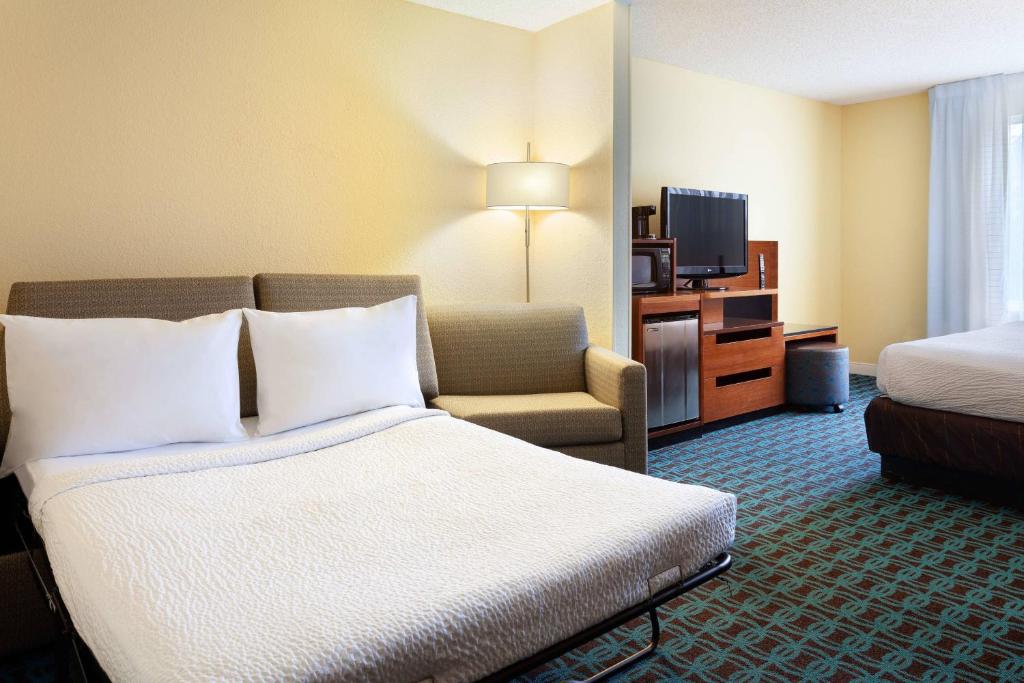 Fairfield Inn & Suites by Marriott Orlando Lake Buena Vista in the Marriott Village photo