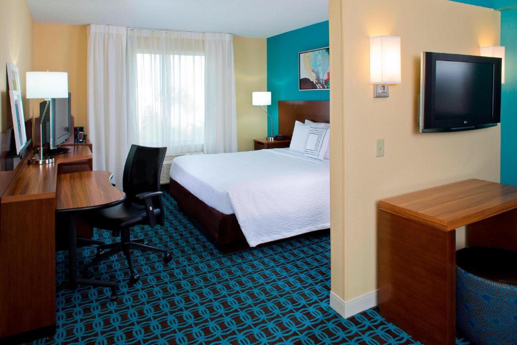 Fairfield Inn & Suites by Marriott Orlando Lake Buena Vista in the Marriott Village photo