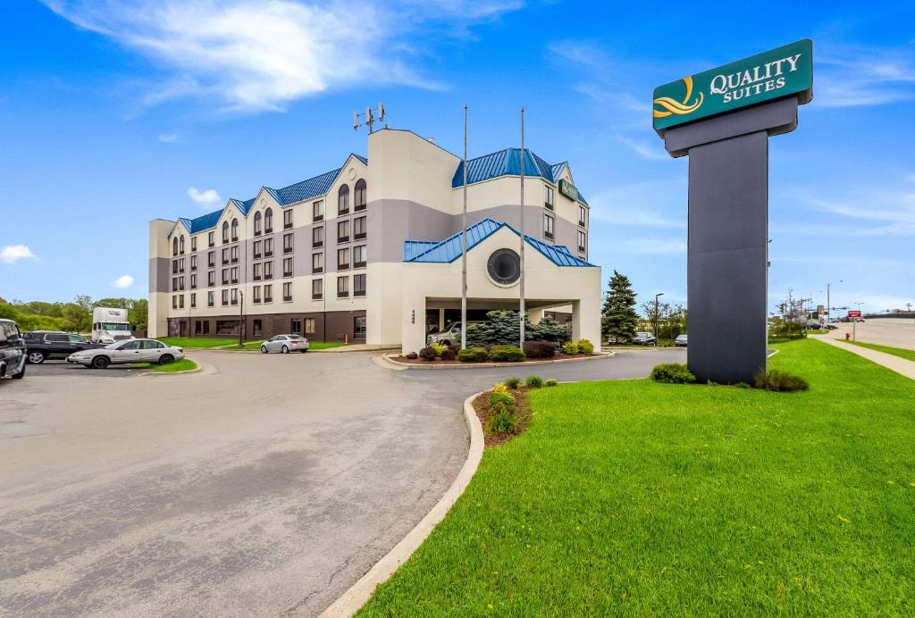 Quality Suites Milwaukee Airport photo
