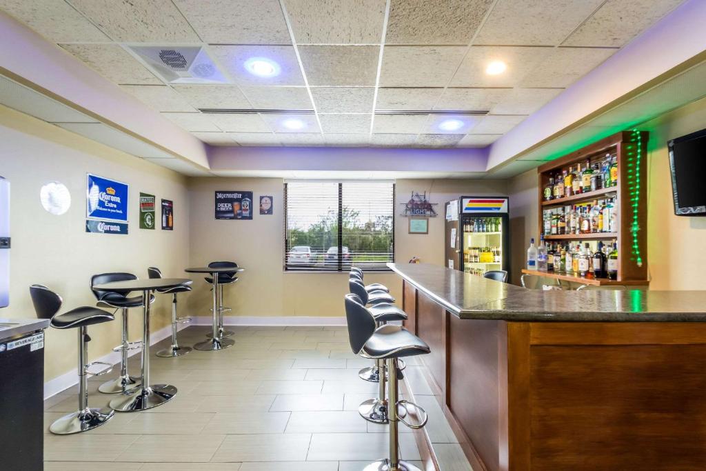 Quality Suites Milwaukee Airport photo
