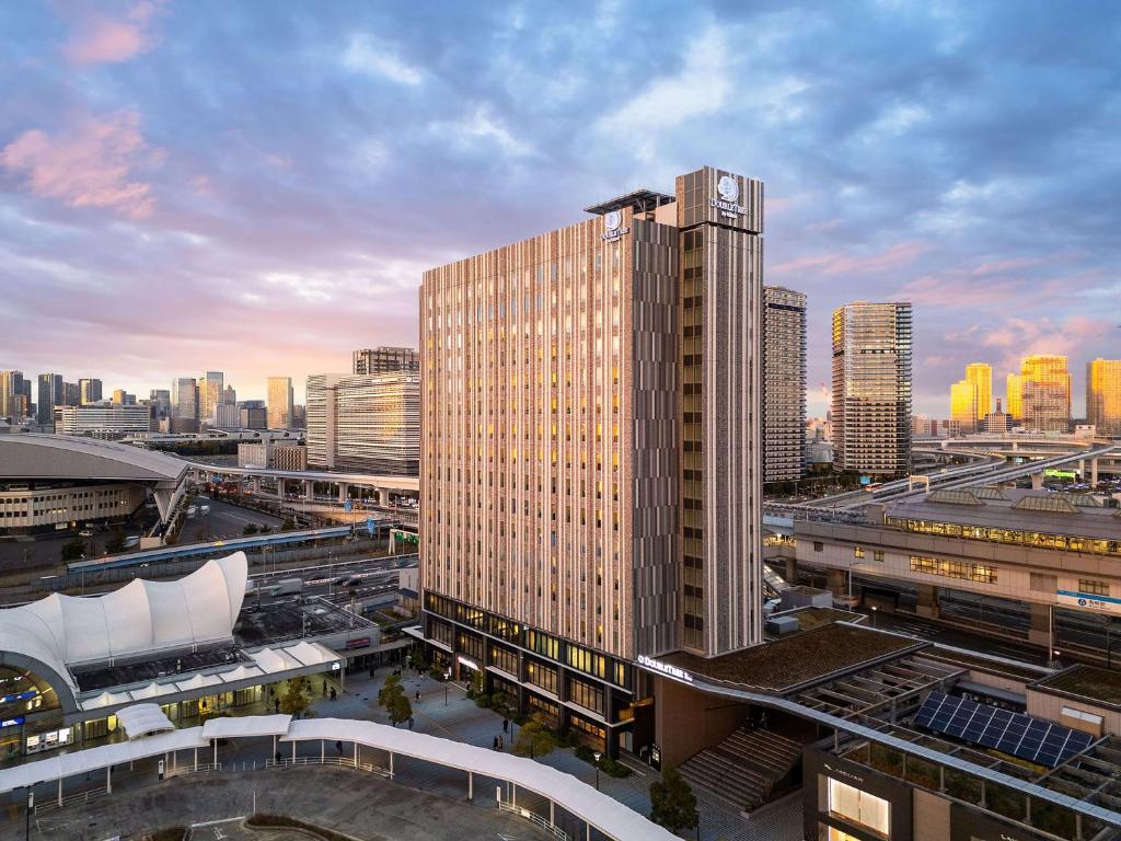 東京にあるDoubleTree by Hilton Tokyo Ariakeの市街地の高層ビルの眺望