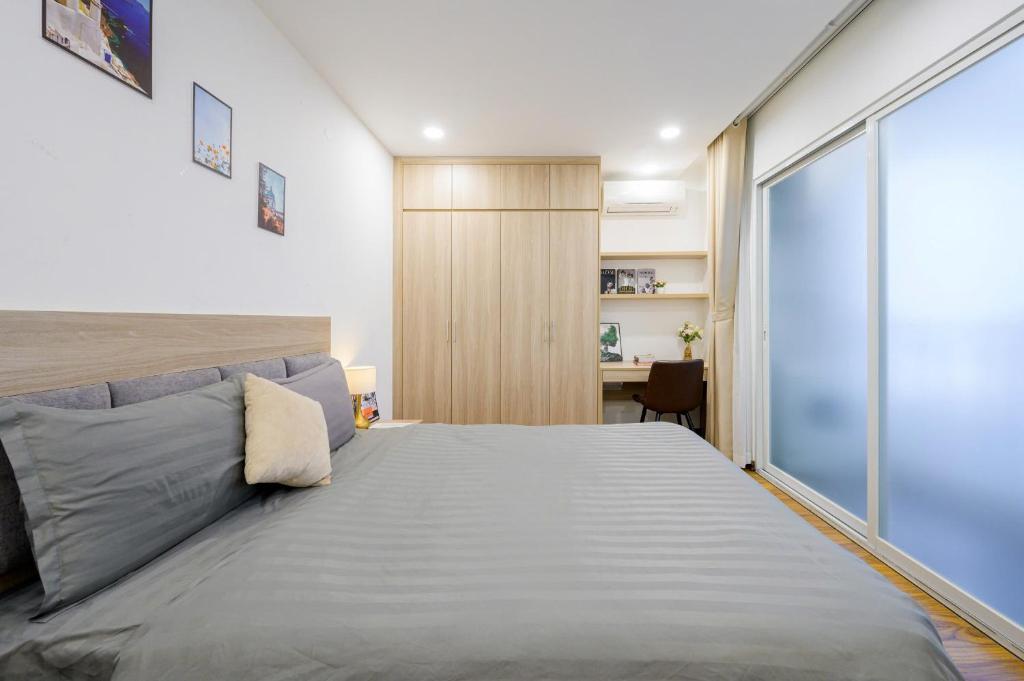 Postel nebo postele na pokoji v ubytování Luxe Paradise Hotel Nguyen Khac Hieu
