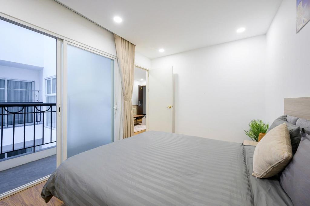 Postel nebo postele na pokoji v ubytování Luxe Paradise Hotel Nguyen Khac Hieu