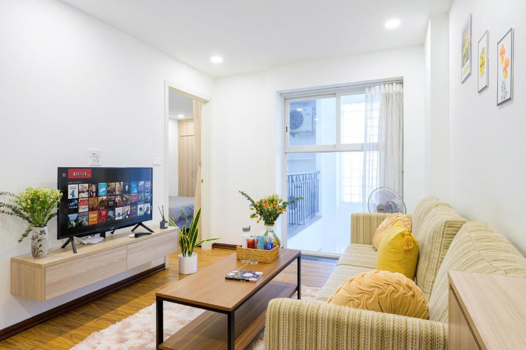 TV a/nebo společenská místnost v ubytování Luxe Paradise Hotel Nguyen Khac Hieu