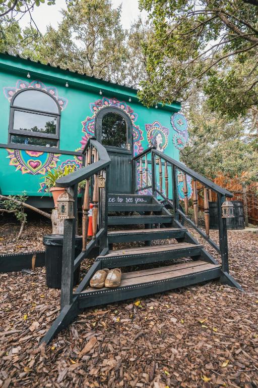 Treedom Villas & Vardos