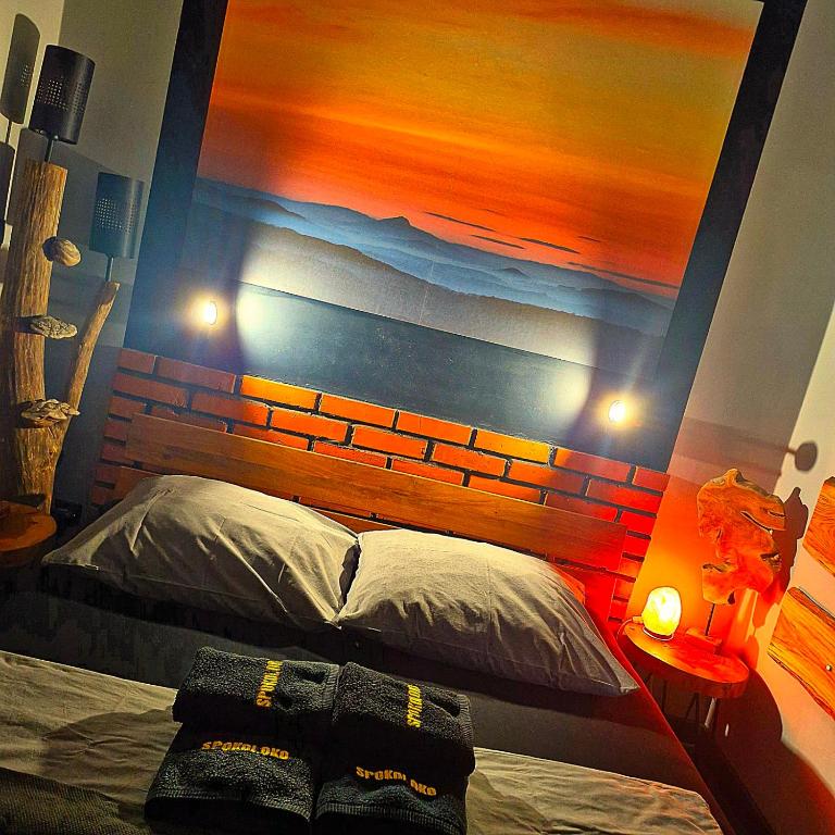 Posteľ alebo postele v izbe v ubytovaní Apartamenty SPOKOLOKO Skrzyczne Residence Korzenny i Kamienny