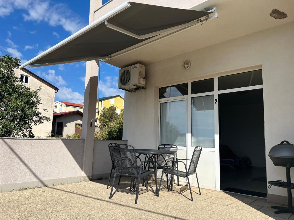 Balkón nebo terasa v ubytování Apartment Vrata Velebita Karlobag