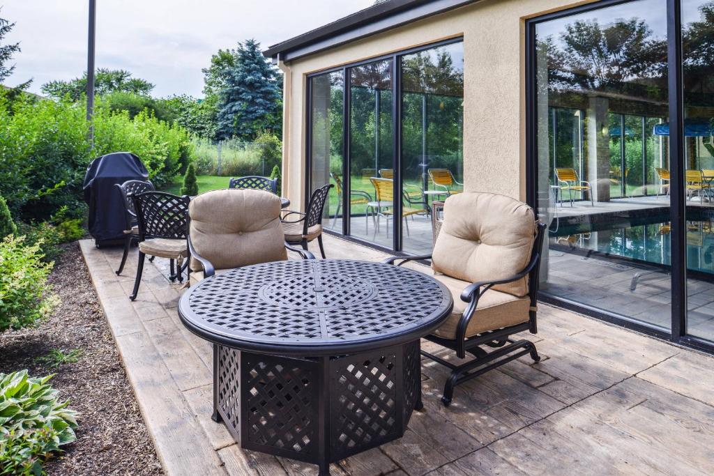 Bazén v ubytování Fairfield Inn Corning Riverside nebo v jeho okolí