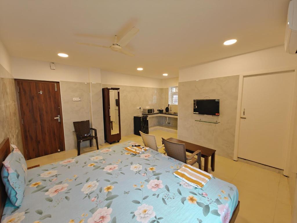 TV a/nebo společenská místnost v ubytování PLEASANT STAYS Hotel
