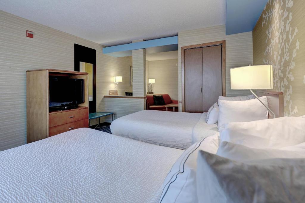 Postel nebo postele na pokoji v ubytování Fairfield Inn & Suites by Marriott Edison - South Plainfield